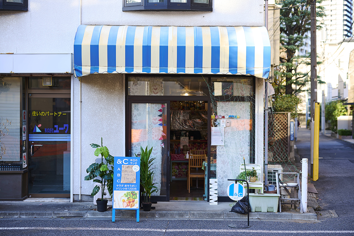 隠れ家カフェ &C様リブランディングのお手伝い